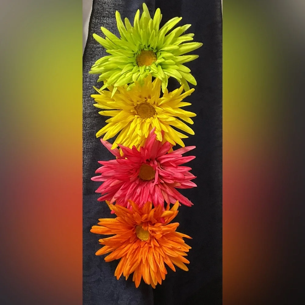 NWT LOT OF 17 CLIP ON 6” FLOWERS